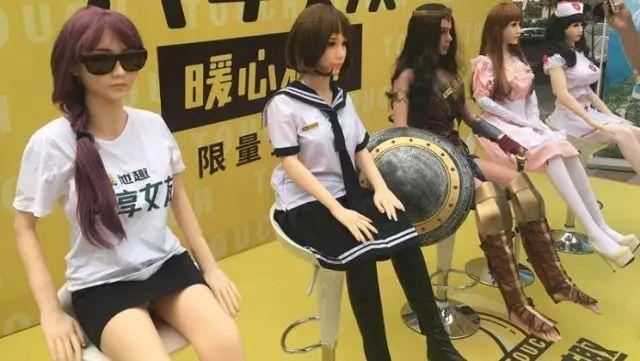 高傲的“單身”還是選擇人體硅膠娃娃？